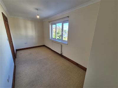 BEDROOM 1/ YSTAFELL WELY 1